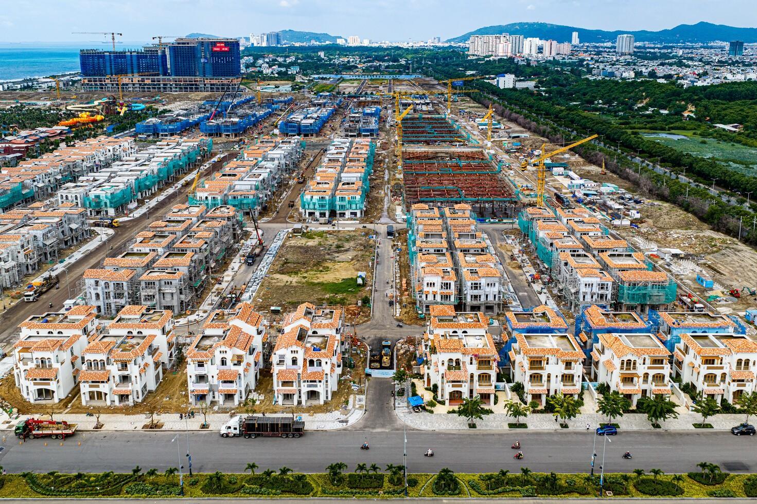 Blanca City tăng tốc cuối 2026: Hàng loạt phân khu đồng loạt hoàn thiện 2 Tháng 8.2026, các phân khu thấp tầng đã hiện rõ diện mạo.